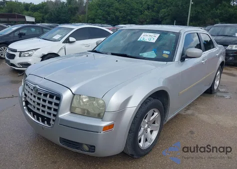 2007 Chrysler 300 Touring z USA, uszkodzony, nr VIN 2C3KA53G57H883521